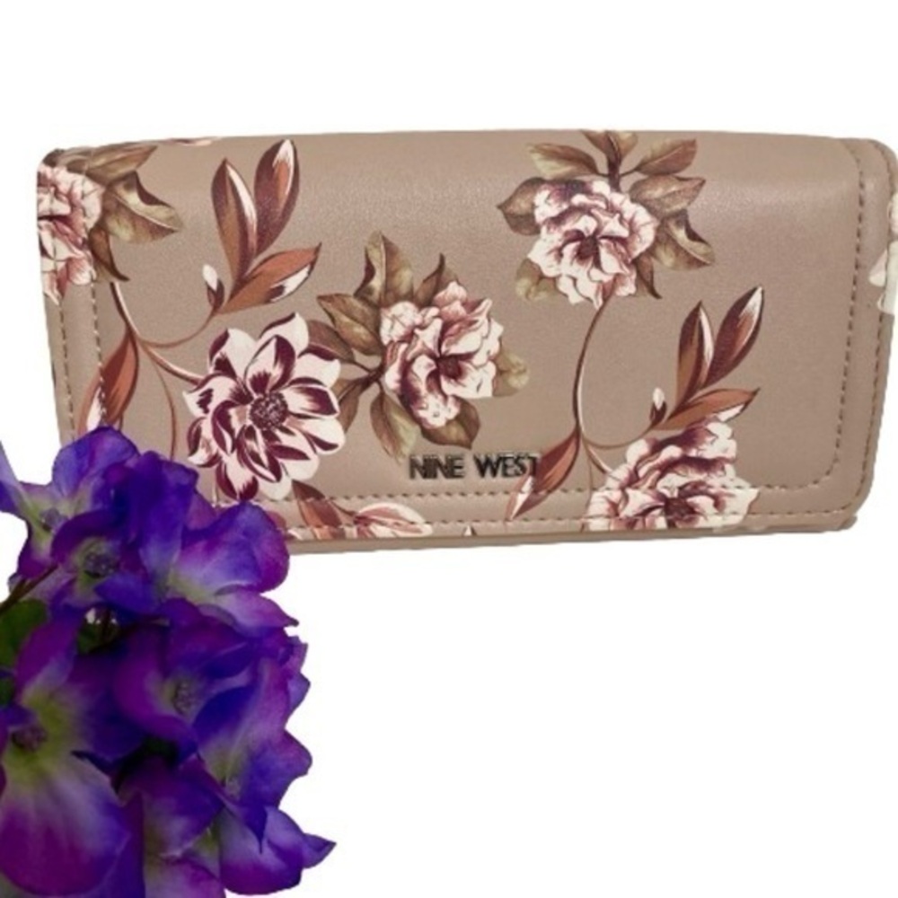 NWOT Nine West floral print pocketbook wallet clutch wristlet